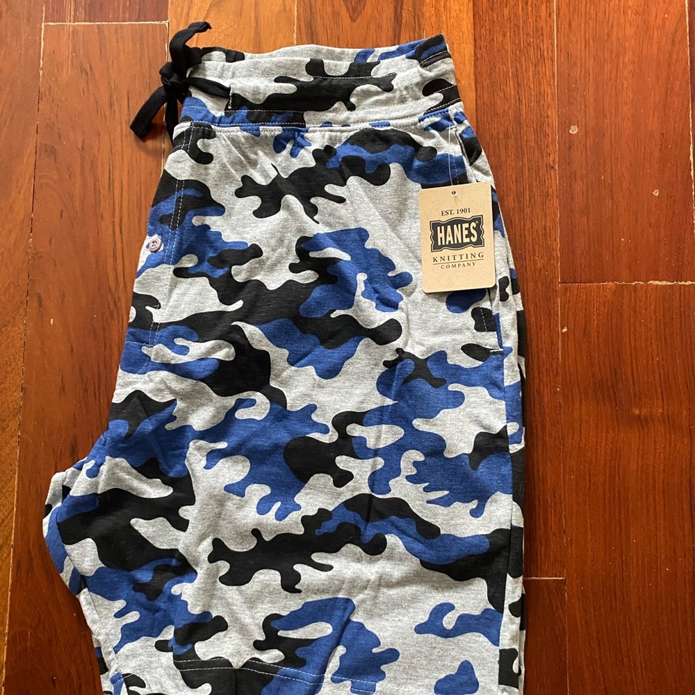 Hanes Mens Gray and Blue Camo pajama shorts. Lg. NWT